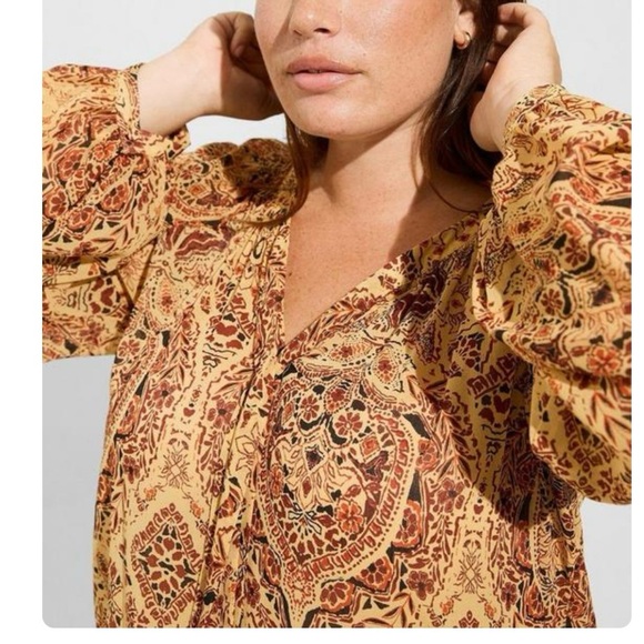 Torrid Gold Medallion Crinkle Chiffon Tie Front Long Sleeve Blouse Size 1X - Picture 2 of 12